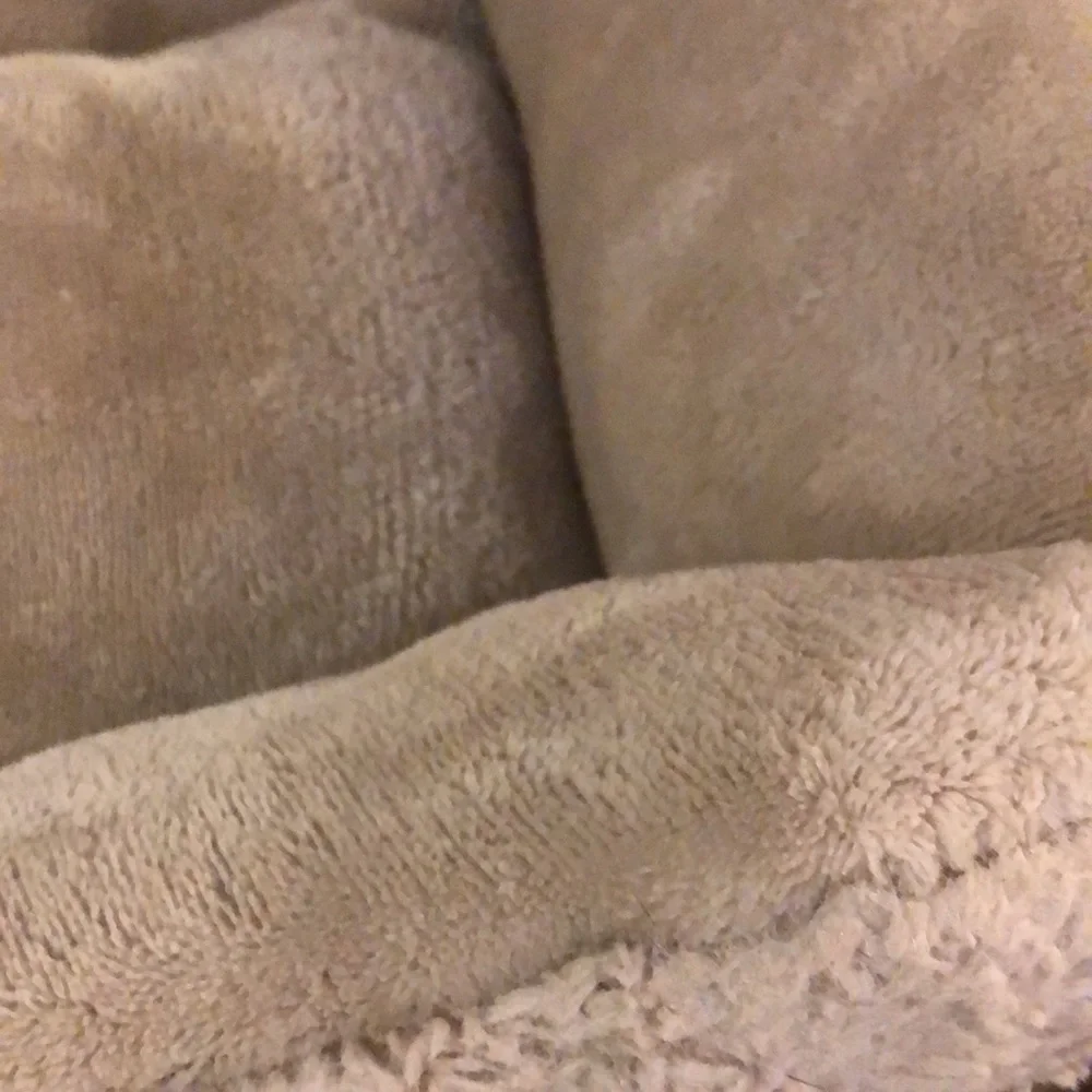 SMALL PET BED • 19” x 17”